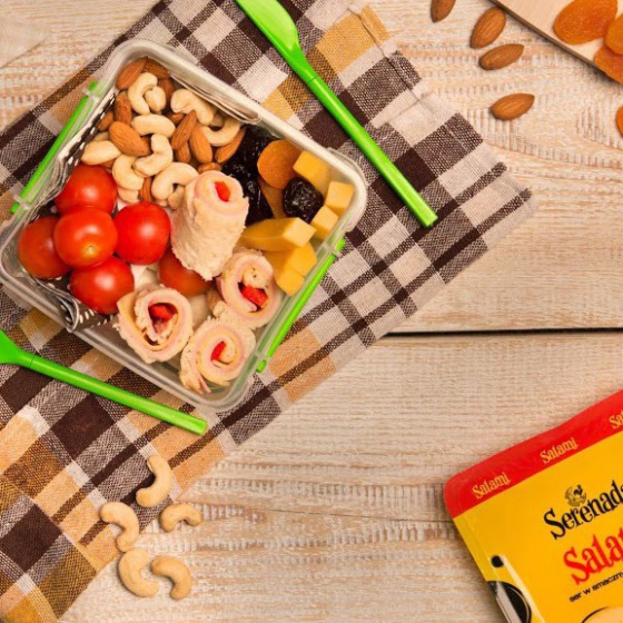 Lunch box roladki serowo-szynkowe